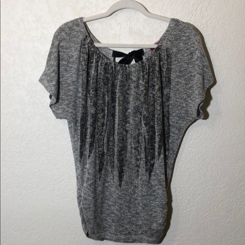 Julie’s Closet Short Sleeve Gray/Black Sweater Lrg